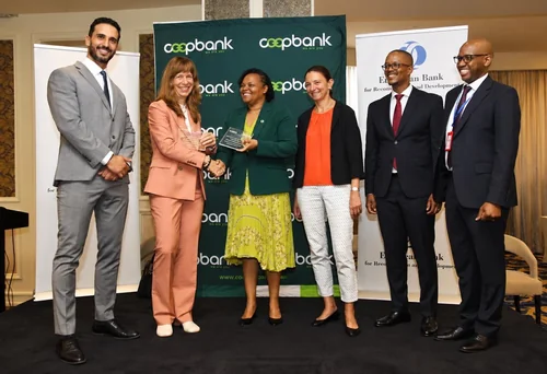 Pictorial: Co-op Bank Closes $100 Million Cross-Currency Swap Deal